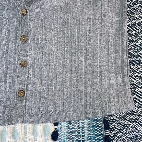 Francesca’s GloFashion NWT ribbed cropped tank top- Medium - Picture 3 of 4